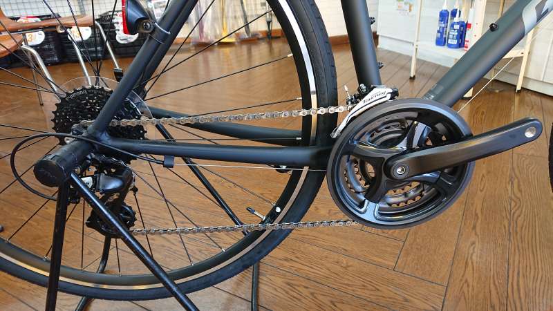 GIANT 24段変速 クロスバイク マットブラック